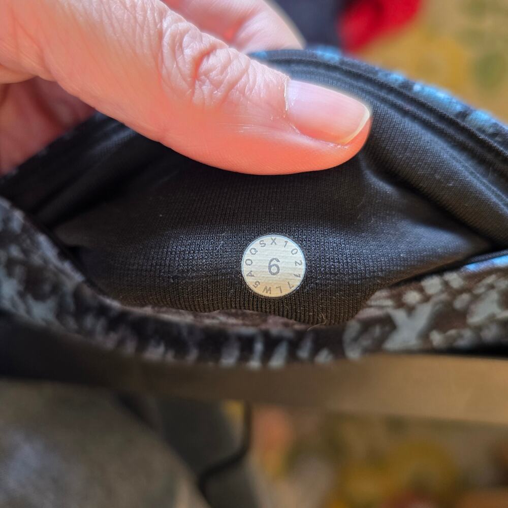 Lululemon wonder under leggings size 6 - Picture 6 of 6